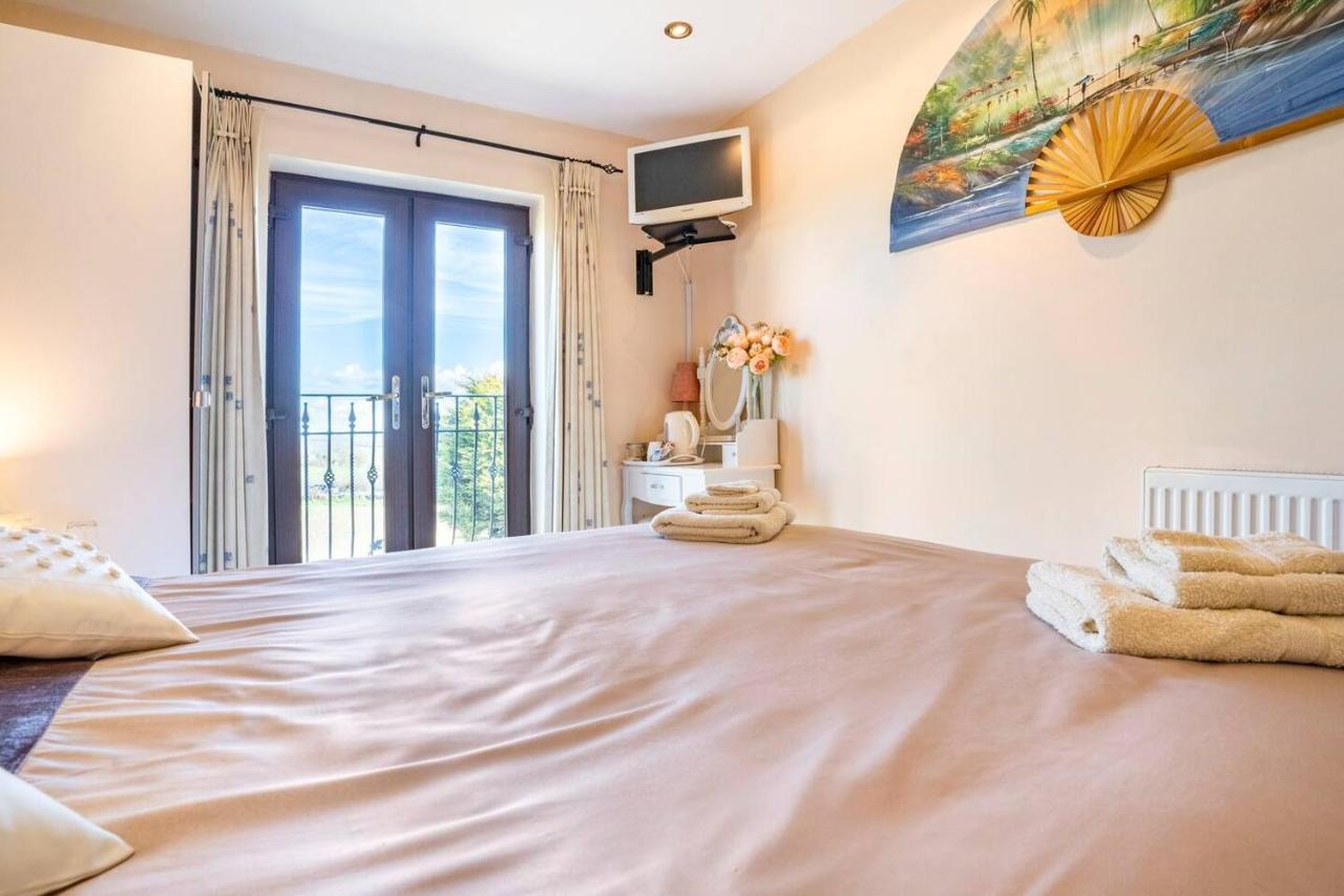 Willow Ridge - A Large Country House With 3 Rental Rooms Clutton Dış mekan fotoğraf