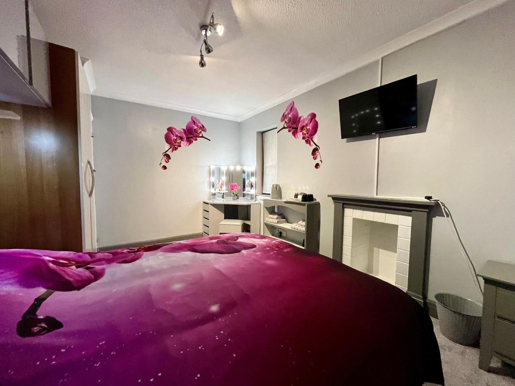 Willow Ridge - A Large Country House With 3 Rental Rooms Clutton Dış mekan fotoğraf
